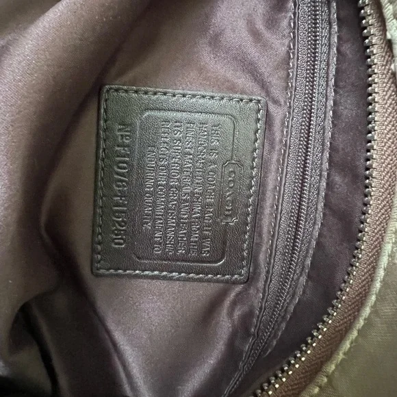 Authentic Coach Hobo Signature shoulder bag. Needs cleaning, no major wear. - Picture 4 of 15